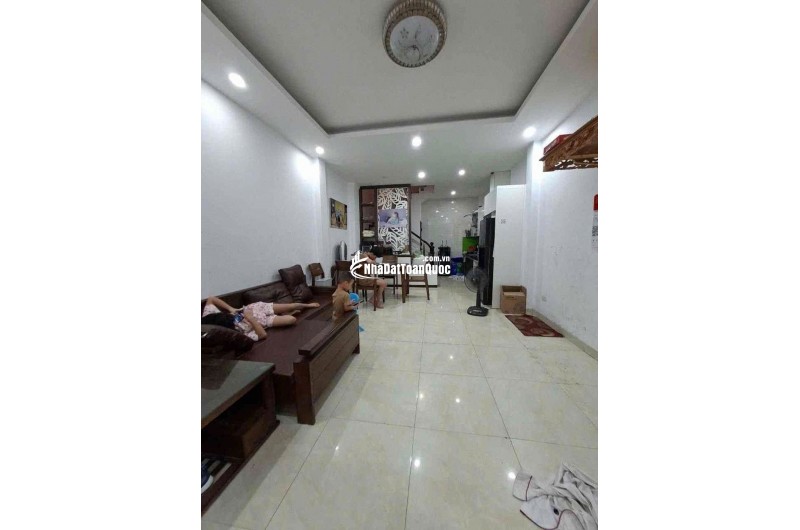 Cô Lan cán bộ về hưu gửi bán nhà trung tâm Thạch Bàn, Long Biên dưới 6.6 tỷ. DT 40m2